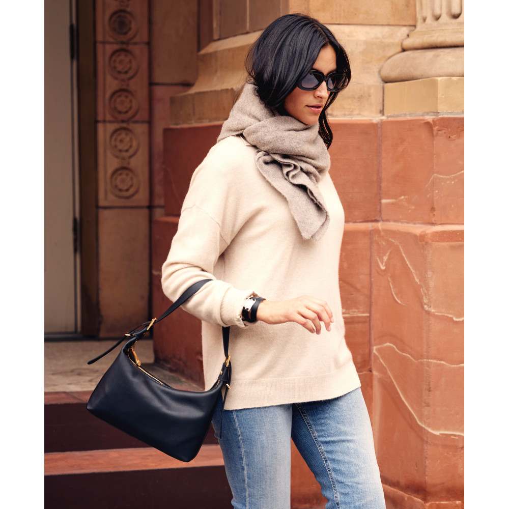 Story Wave Shoulder Bag