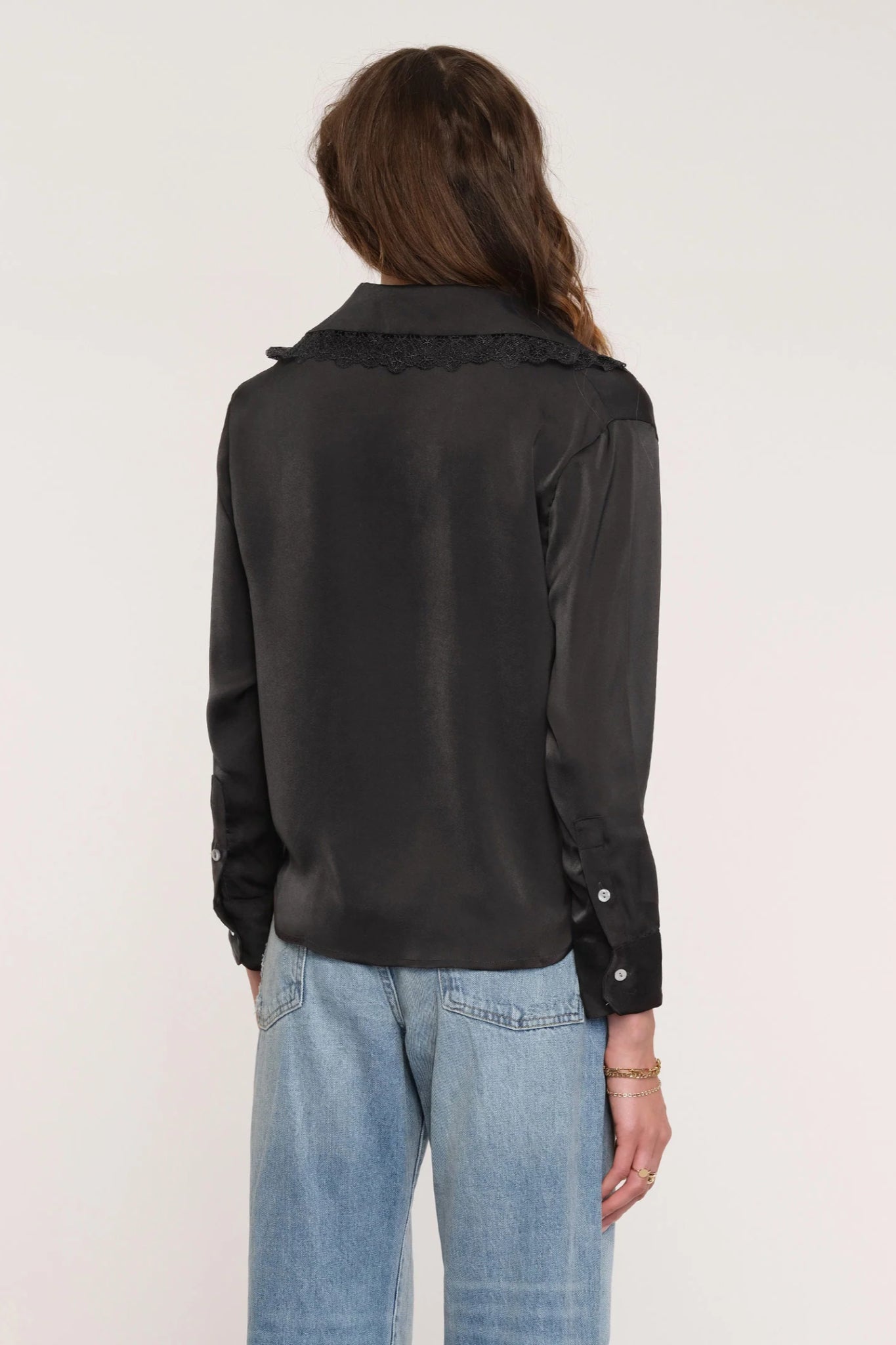 Gemme Glow Lace Collar Blouse