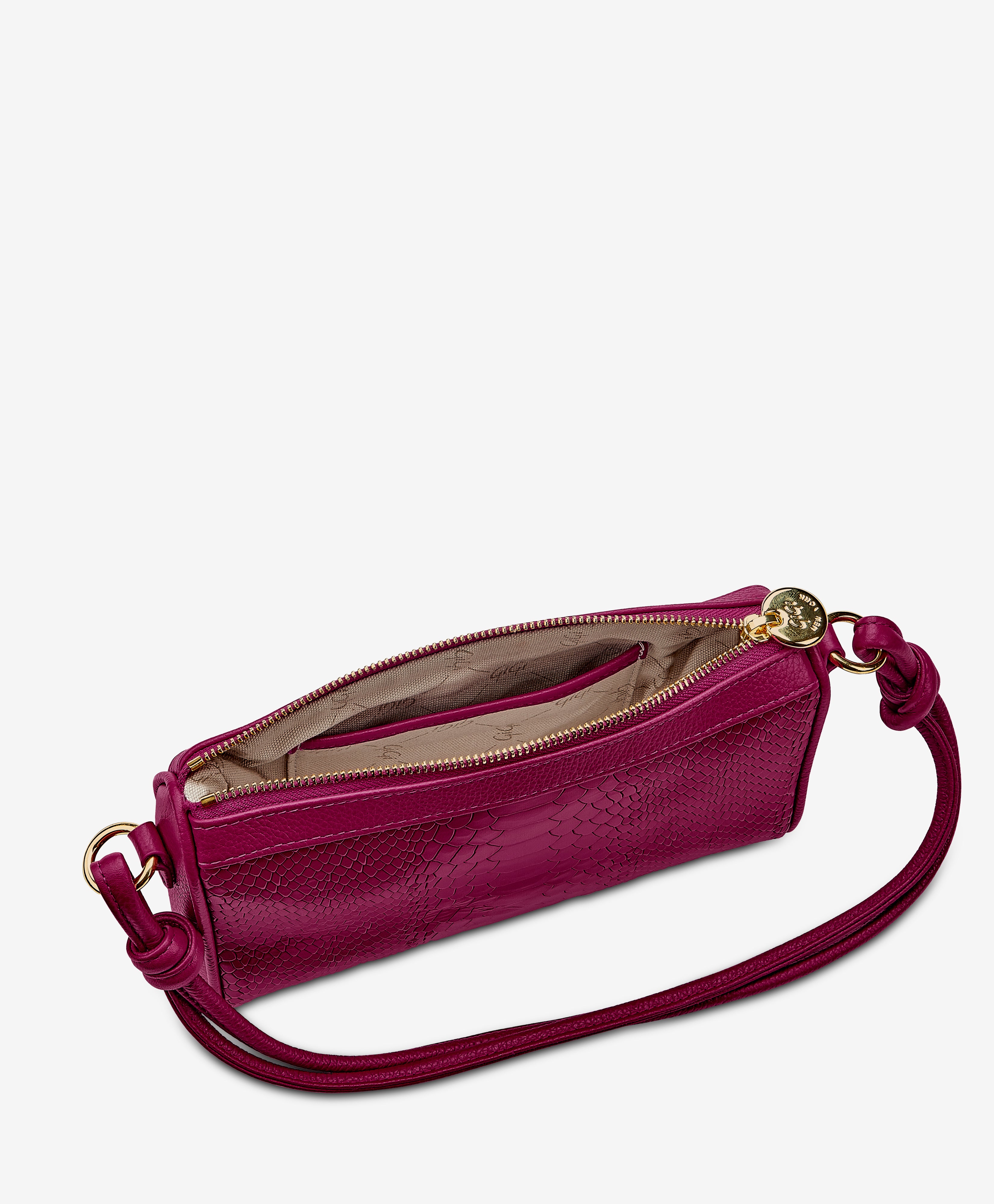 Majestad Brise Shoulder Bag
