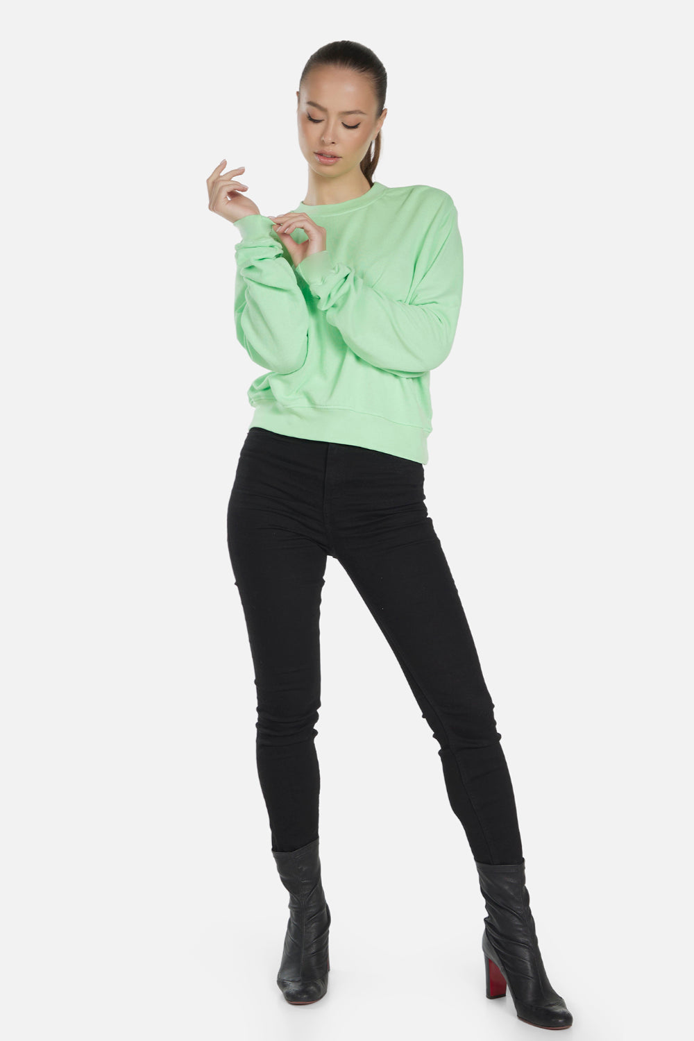 Adorée Crop Pullover